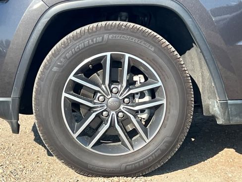 Used 2019 Jeep Grand Cherokee Limited w/ Luxury Group II image 28