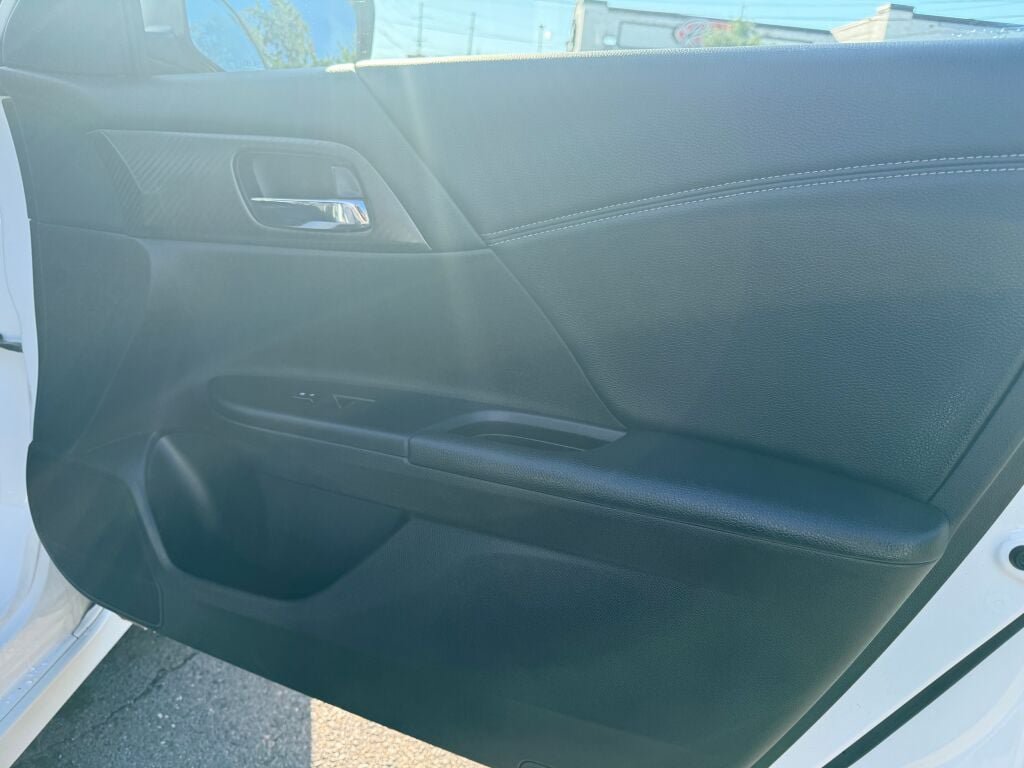 Used 2016 Honda Accord Sport image 27