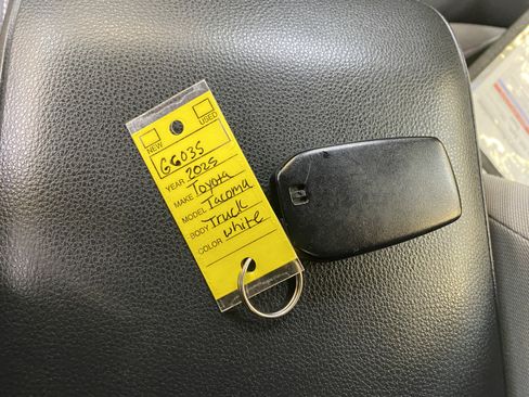 Used 2025 Toyota Tacoma TRD Off-Road image 45