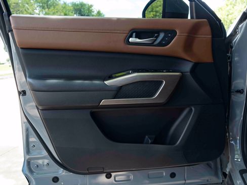 Used 2023 Nissan Pathfinder Platinum FWD image 36