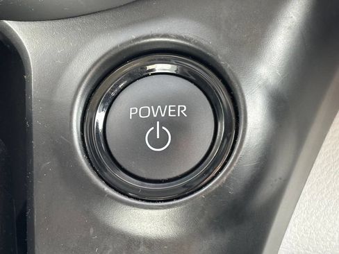 Used 2025 Toyota Sienna XLE FWD image 14