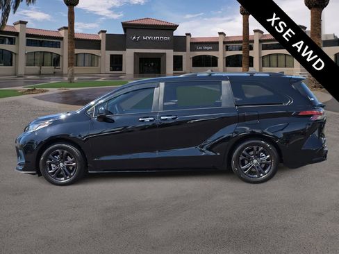 Used 2025 Toyota Sienna XSE AWD/4WD image 5