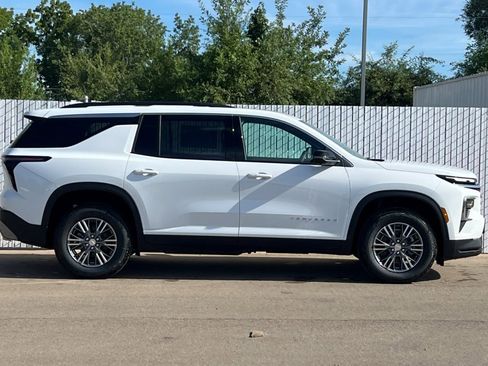 New 2026 Chevrolet Traverse LT w/ Driver Confidence Package image 3