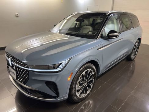 New 2026 Lincoln Nautilus Reserve image 3