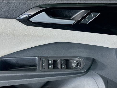 Used 2025 Volkswagen Taos S image 15