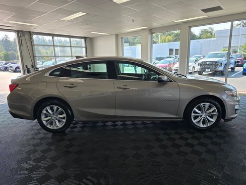 Used 2024 Chevrolet Malibu LT FWD image 2