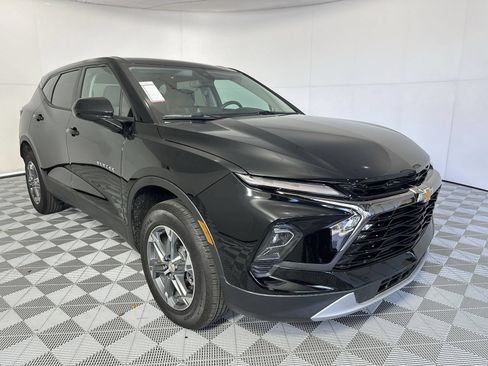 Used 2026 Chevrolet Blazer LT FWD image 2