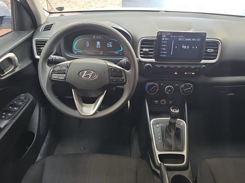 Certified 2025 Hyundai Venue SE FWD image 14