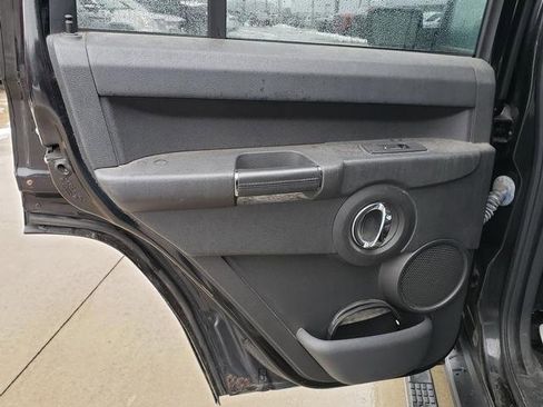 Used 2010 Jeep Commander Limited image 13