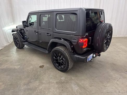 Used 2021 Jeep Wrangler Unlimited Sahara w/ Dual Top Group image 28