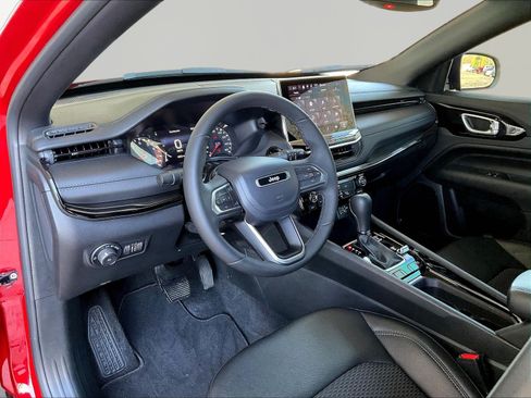 Used 2026 Jeep Compass Latitude AWD/4WD image 16