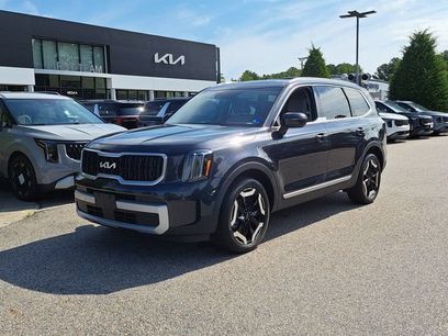 Used 2025 Kia Telluride EX w/ EX Captain's Chair Package