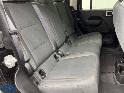 Used 2025 Jeep Gladiator Sport image 21