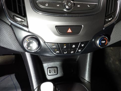 Used 2019 Chevrolet Cruze LS image 13