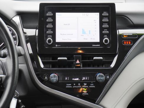 Used 2022 Toyota Camry LE image 14