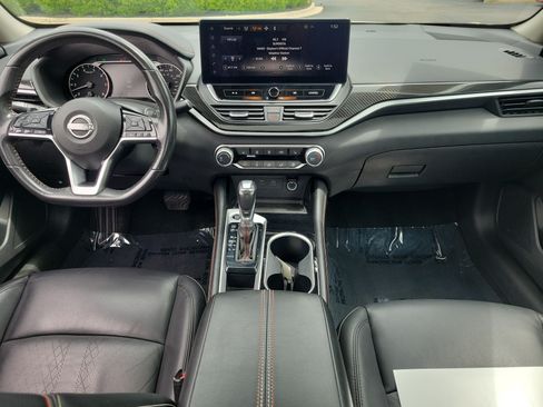 Used 2024 Nissan Altima 2.5 SR w/ SR Premium Package FWD image 9