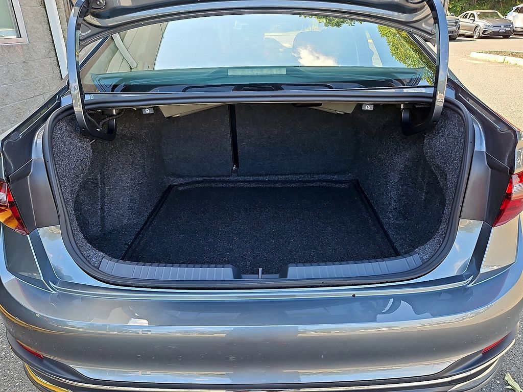 Certified 2025 Volkswagen Jetta SEL FWD image 31