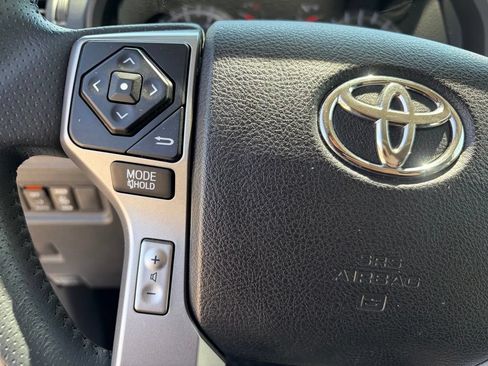 Used 2018 Toyota 4Runner Limited AWD/4WD image 27