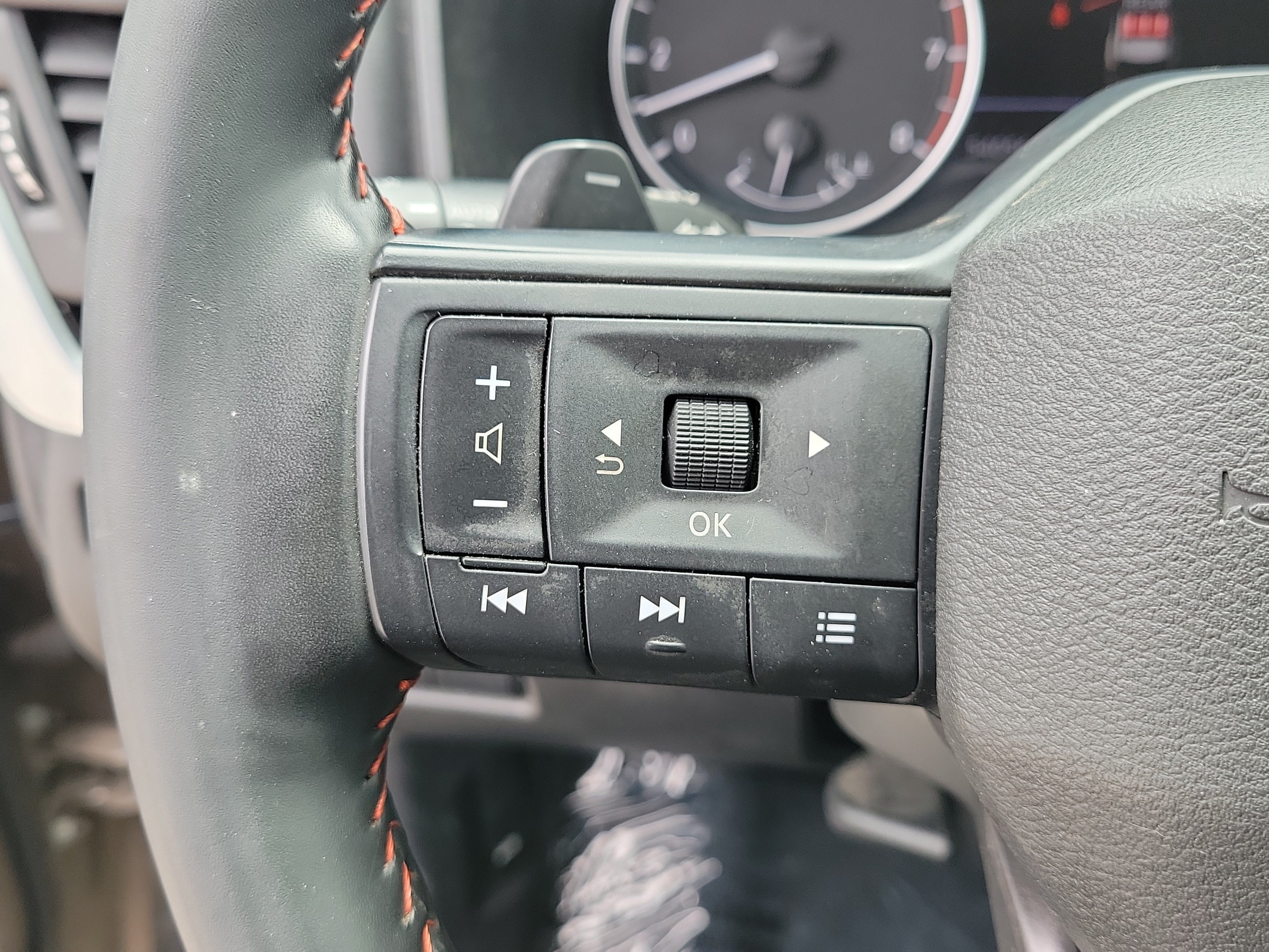 Certified 2025 Nissan Rogue SV AWD/4WD image 22