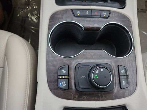 Used 2022 GMC Acadia Denali image 20