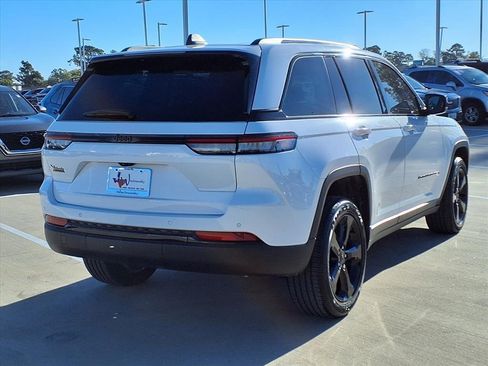 Used 2024 Jeep Grand Cherokee Altitude image 6