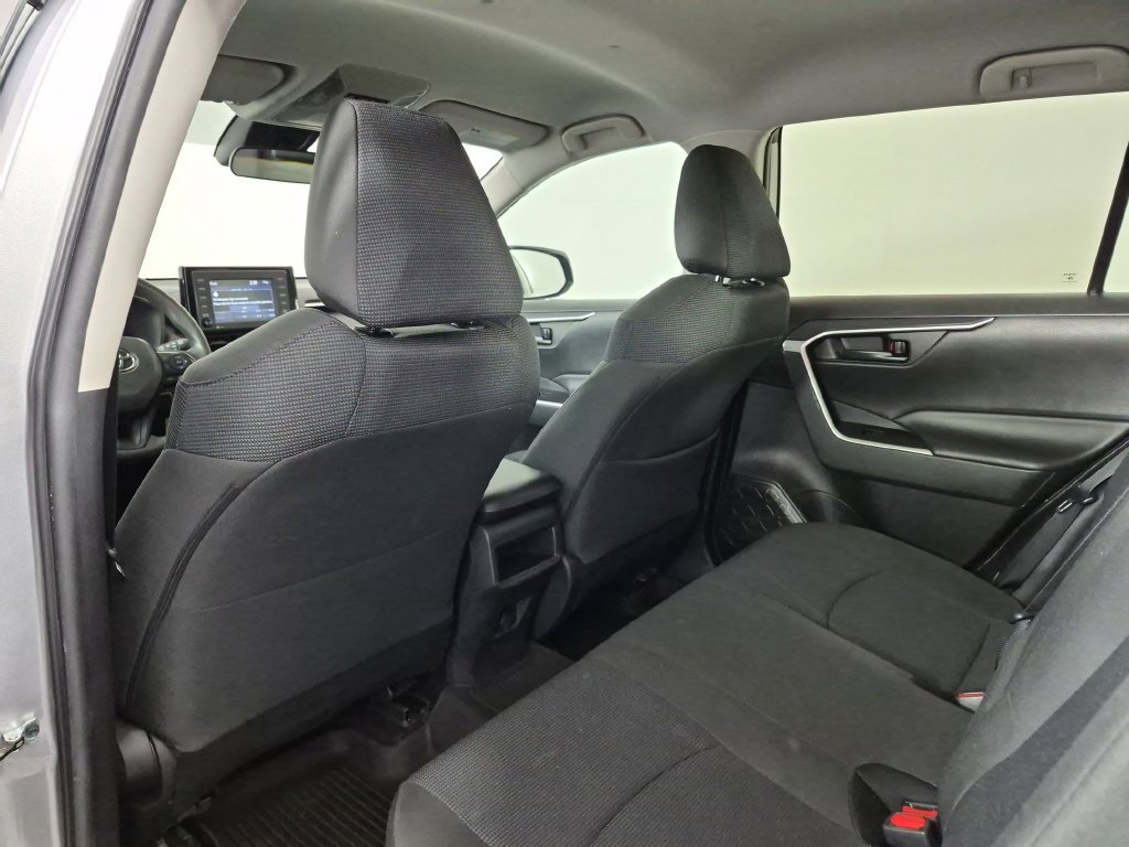 Used 2021 Toyota RAV4 LE FWD image 31