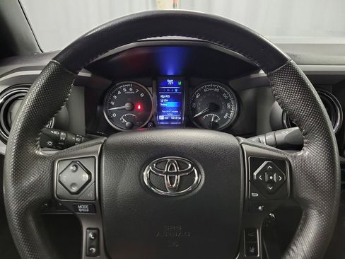 Used 2021 Toyota Tacoma TRD Off-Road AWD/4WD image 14