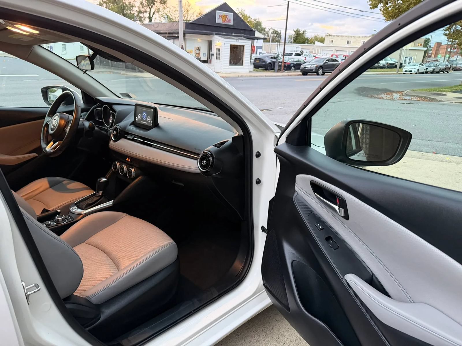 Used 2020 Toyota Yaris XLE FWD image 17