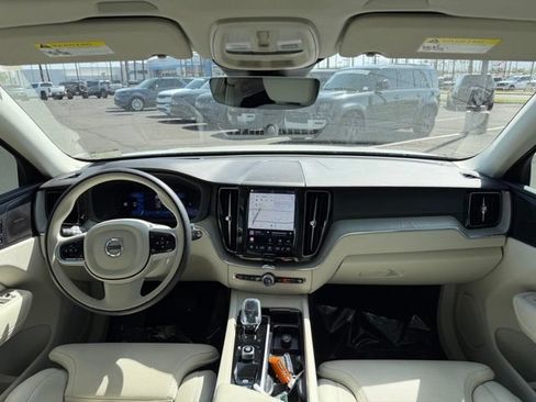 Used 2025 Volvo XC60 B5 Ultra w/ Protection Package Premier AWD/4WD image 9