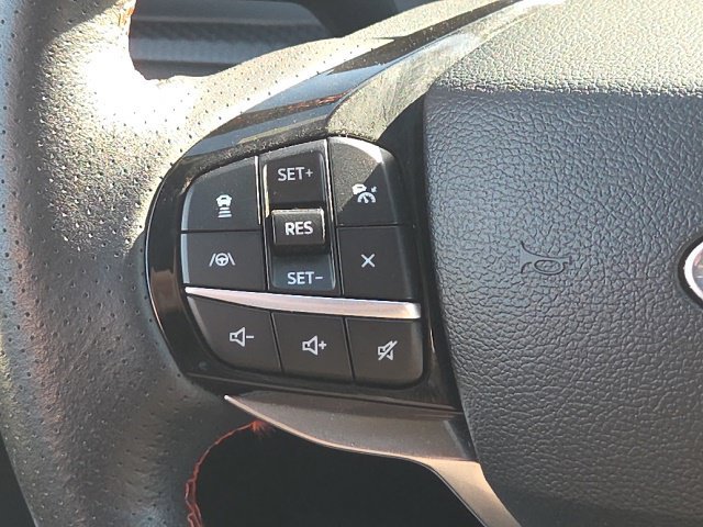 Used 2023 Ford Explorer XLT w/ Equipment Group 202A AWD/4WD image 39