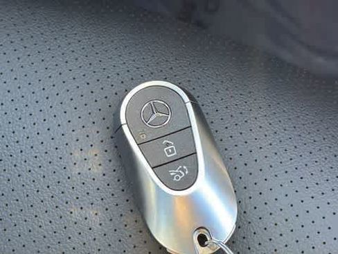Used 2026 Mercedes-Benz GLC 300 4MATIC image 34
