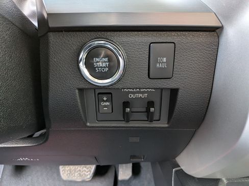 Used 2021 Toyota Tundra Platinum image 28