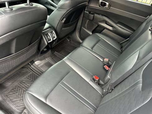 Used 2024 Kia Sorento S image 11