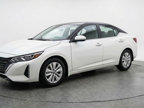 Used 2025 Nissan Sentra S image 3