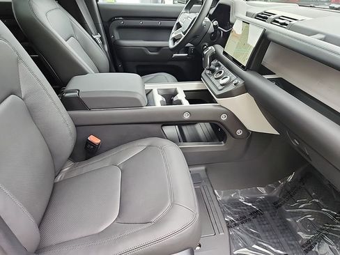 New 2025 Land Rover Defender 110 X-Dynamic SE image 3