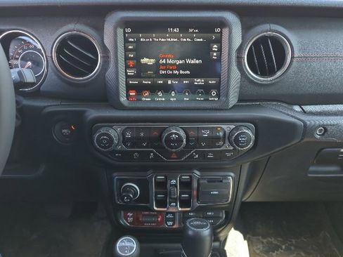 Used 2023 Jeep Gladiator Rubicon AWD/4WD image 15