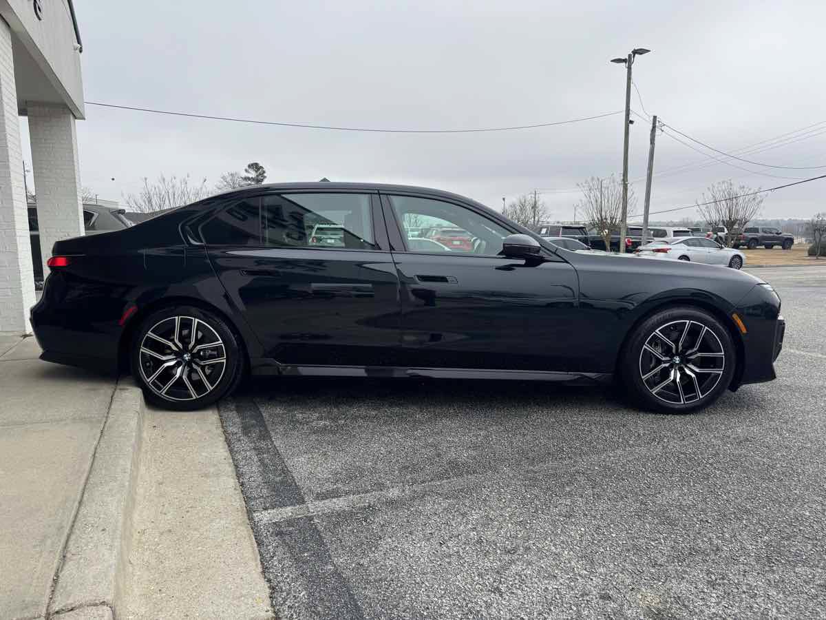 Used 2025 BMW 740i xDrive AWD/4WD image 38