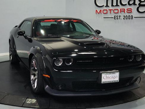 Used 2015 Dodge Challenger SRT w/ Technology Group RWD image 3