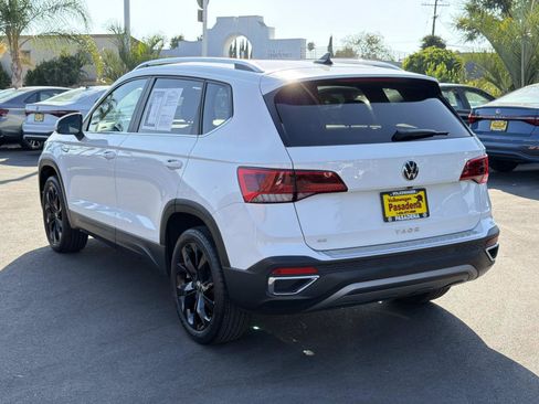 Certified 2023 Volkswagen Taos SE w/ Black Wheel Package FWD image 3