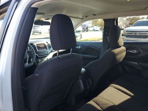 Used 2019 Jeep Cherokee Latitude w/ Popular Appearance Group image 10