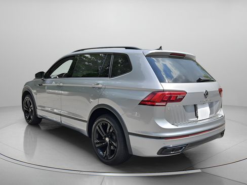 Used 2023 Volkswagen Tiguan SE R-Line FWD image 3