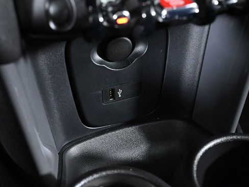 Used 2019 MINI Cooper 2-Door Hardtop w/ Signature Upholstery Package image 17