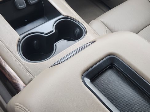 Used 2020 GMC Yukon XL SLT image 23