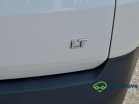 Used 2023 Chevrolet Traverse LT FWD image 33