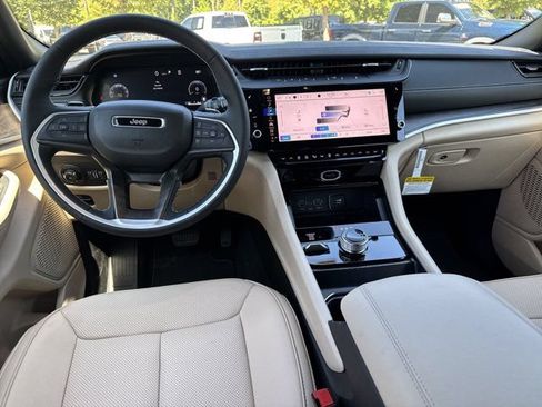 New 2027 Jeep Grand Cherokee Limited AWD/4WD image 23