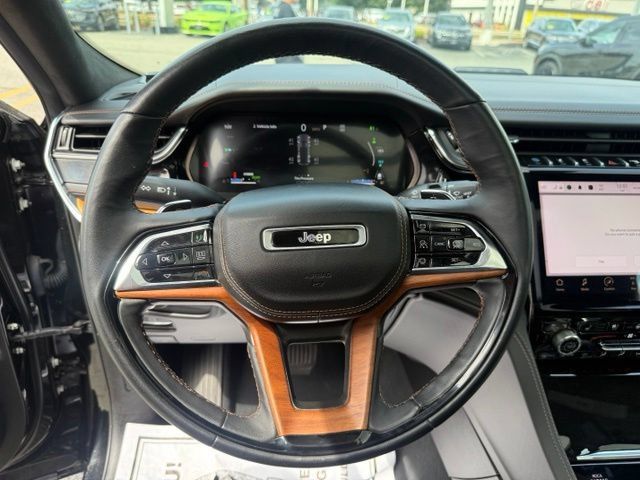 Used 2023 Jeep Grand Cherokee Summit AWD/4WD image 17