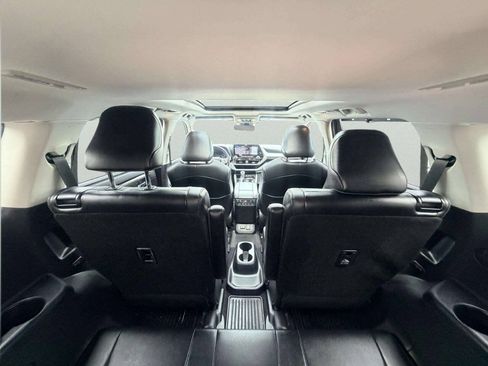 Used 2021 Toyota Highlander Platinum AWD/4WD image 6