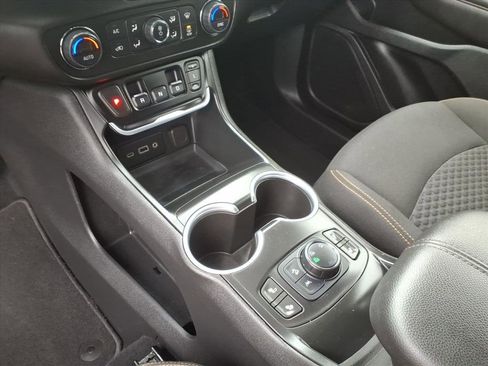 Used 2021 GMC Terrain SLE w/ Driver Convenience Package image 19