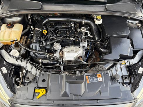 Used 2018 Ford Focus SE w/ SE Appearance Package FWD image 30