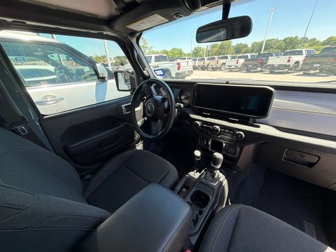 Used 2024 Jeep Wrangler Unlimited Sport AWD/4WD image 7